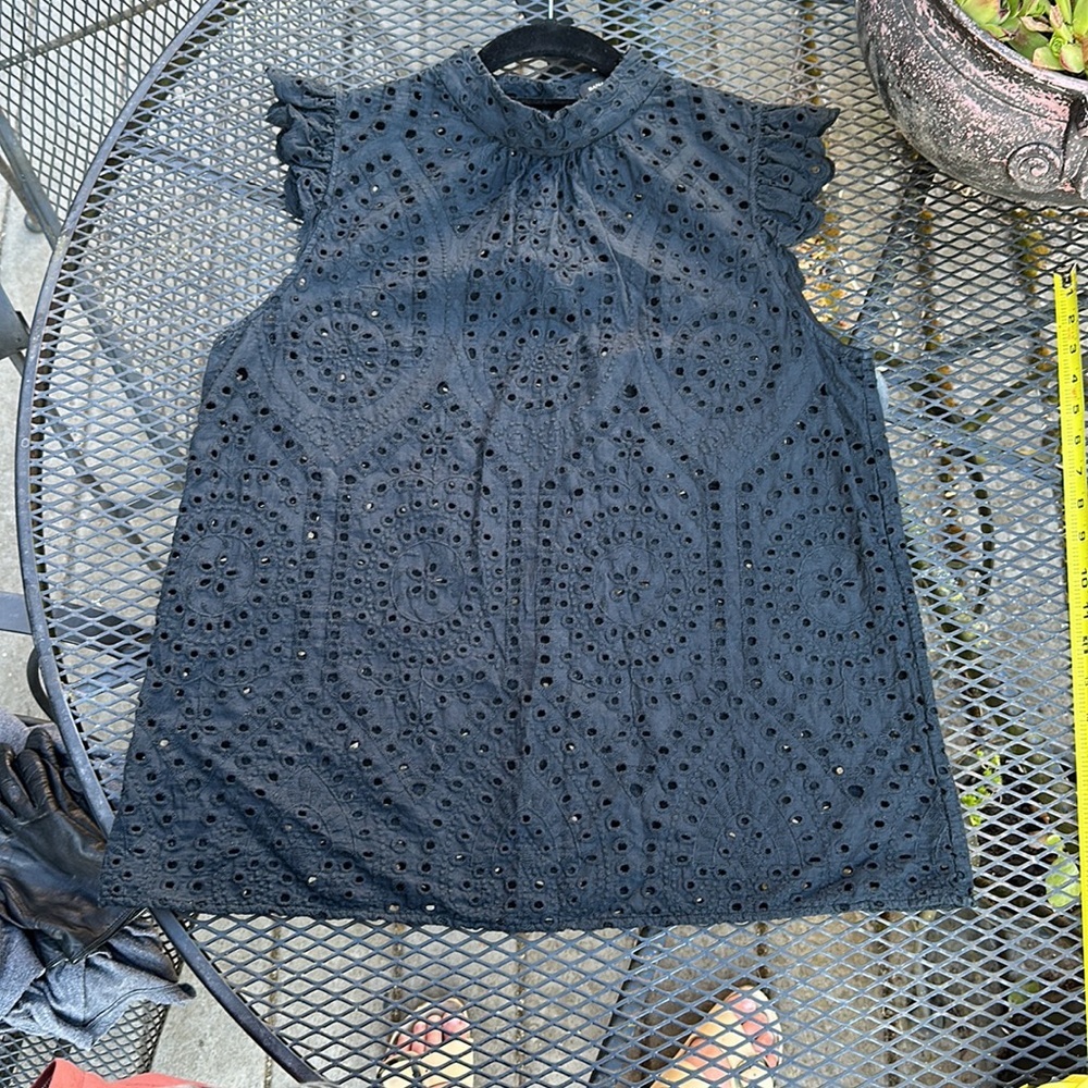 L Tall Banana Republic sweet eyelet muscle top w little flare sleeves, in black - Picture 12 of 12